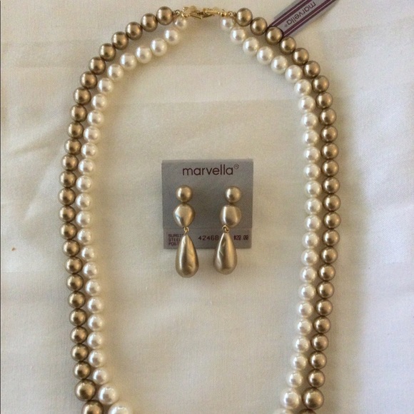 Marvella Jewelry - 194. NWT MARVELLA 2 PIECE ENSEMBLE SET. NECKLACE AND EARRINGS.